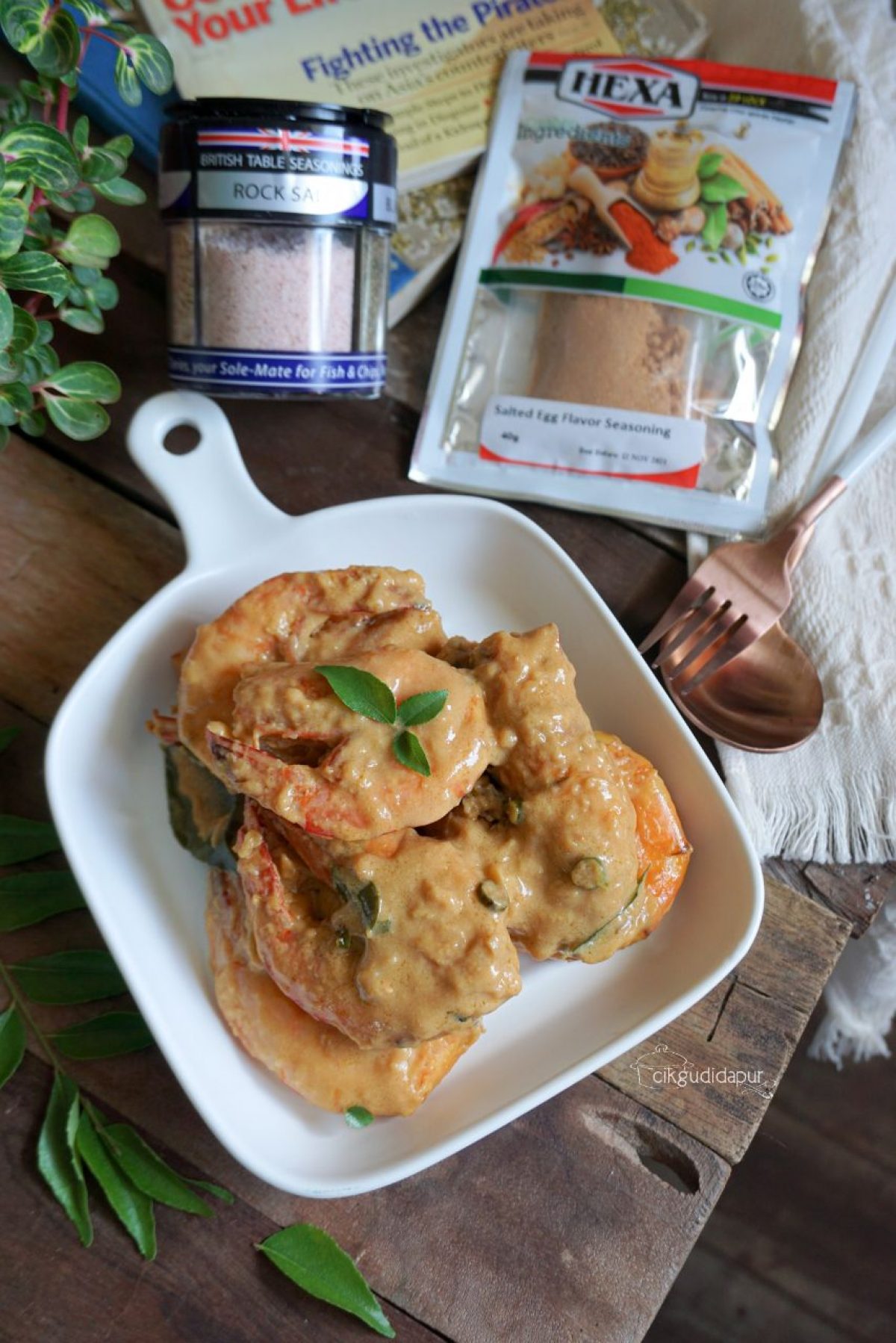 Creamy Salted Egg Prawn