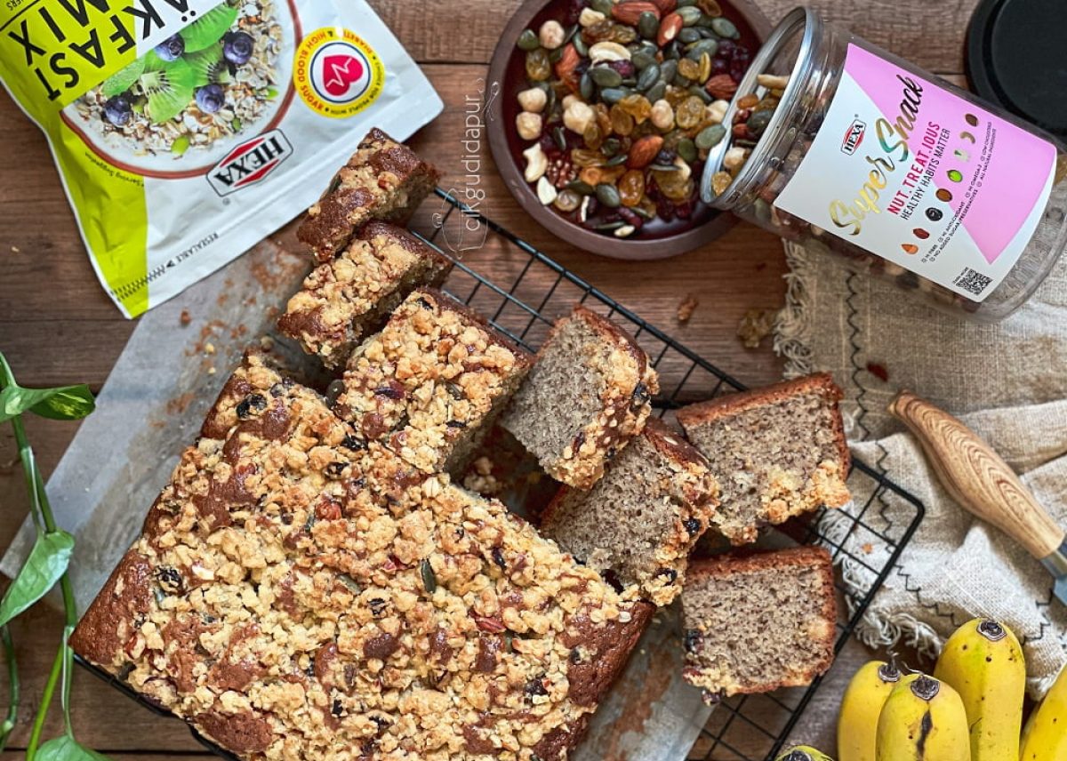 HEXA Oat & Nut Crumble Banana Cake